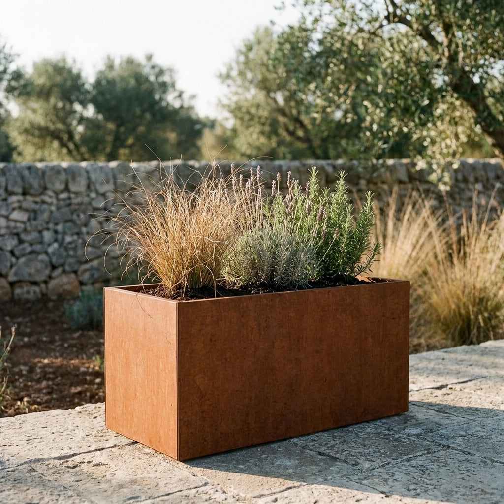 Jardinière en acier corten Lavande — vue d'ensemble en extérieur