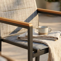Chaise de jardin empilable Alpilles — mise en situation dans un jardin